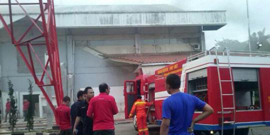 Studio terbakar, listrik kantor tvOne di Pulo Gadung dipadamkan
