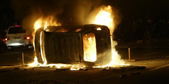 Malam Natal, Toyota Yaris terbakar di Tol Wiyoto Wiyono