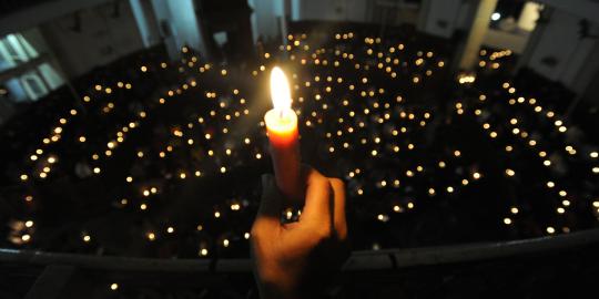 Ratusan lilin terangi misa malam Natal di Gereja Immanuel