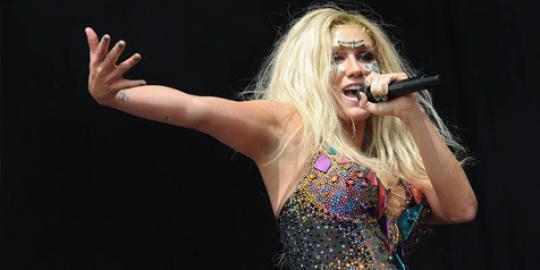 Kesha: Aku menulis lagu dengan telanjang!