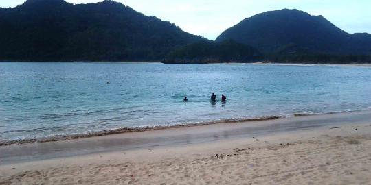 Pesona keindahan Pantai Lampuuk di Aceh
