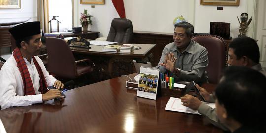 Ditanya bahas pencapresan saat bertemu SBY, Jokowi tersipu