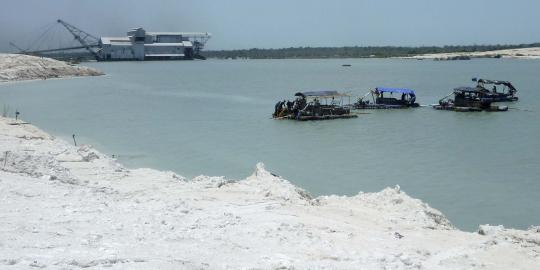 Mengintip aktivitas penambang timah ilegal di Pulau Bangka