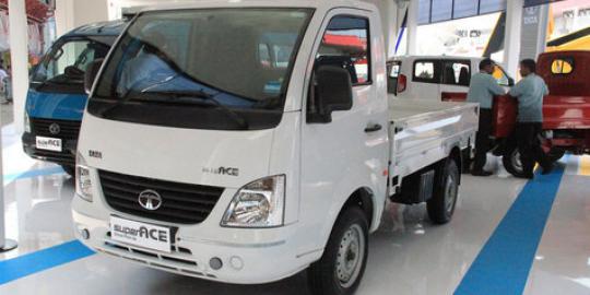 Akhiri Tahun 2013 Tata Motors Gerebeg Pasar Merdeka Com