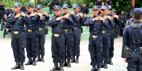 Rombongan Jokowi-Ahok tertahan, Satpol PP dorong warga menjauh