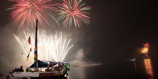 Saat pesta kembang api warnai perayaan tahun baru di Ancol