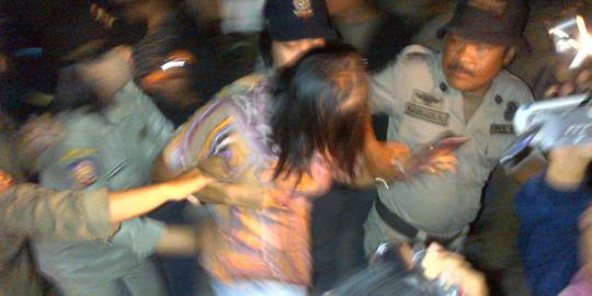 Pasangan mesum digerebek dalam mobil di Kelok 26