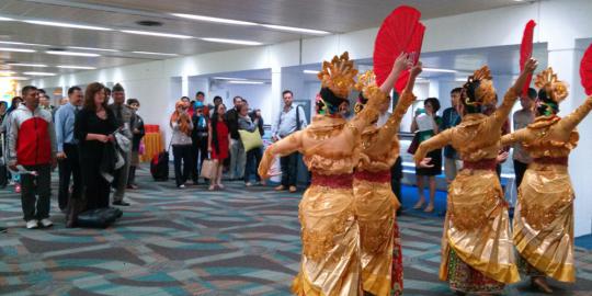 Ini wisatawan pertama yang kunjungi Indonesia di tahun 2014