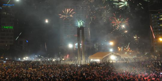 Perayaan tahun baru semarak, penjual terompet justru melarat