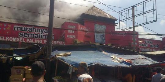 Pasar Cikupa Tangerang terbakar, jalan ke Tigaraksa ditutup