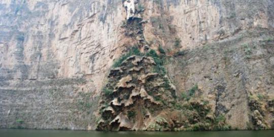 Arbol de Navidad, air terjun berbentuk pohon Natal