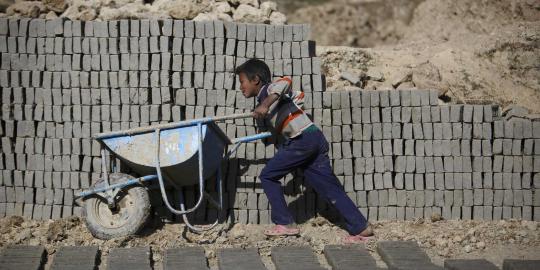 Tak mampu sekolah, anak di bawah umur di Nepal jadi kuli batu