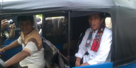 Tidak bawa mobil dinas, Jokowi pulang naik bajaj