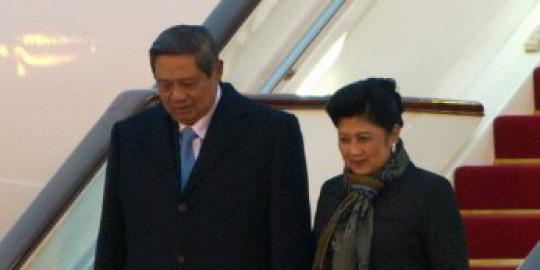 Warga Surabaya heboh rebutan foto dengan SBY dan Gita Wirjawan
