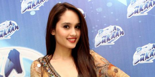 Follower banyak, Cinta Laura tak mau disebut artis