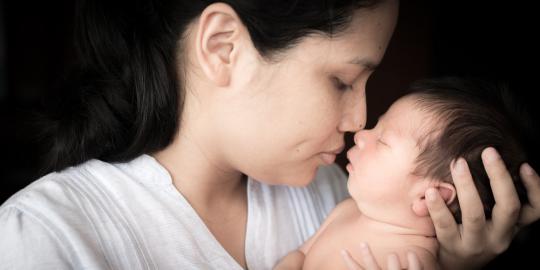 Ciuman ibu bisa kuatkan kekebalan tubuh bayi