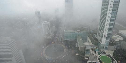 Kabut tebal selimuti Ibu Kota