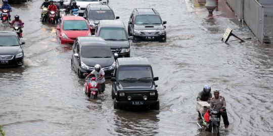 Banjir landa kawasan Grogol, arus lalu lintas macet