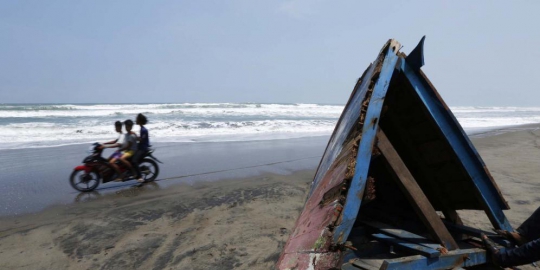 mata mata di pantai selatan rev1