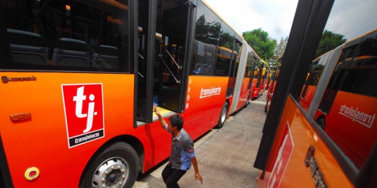 mau bahas apbd dki bila anggaran bus dibintangi rev1