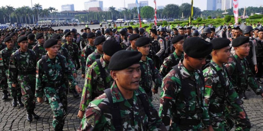terjadi bentrokan dengan tni rev1
