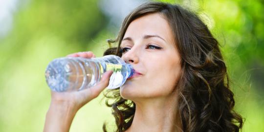 5 Alasan kenapa air putih adalah alat detoks tubuh yang paling ampuh