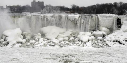 Air terjun Niagara membeku