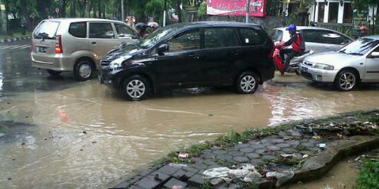 Mampukah Ridwan Kamil kalahkan banjir Bandung?