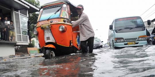 Banjir ancam Jakarta, Pintu Air Karet siaga 1