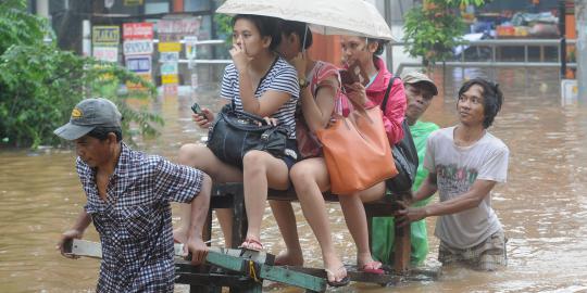Jakarta banjir, 1.545 orang mengungsi di 23 lokasi