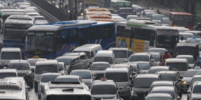 Jakarta banjir Tol  Bekasi  Cawang macet 10 Km  merdeka com