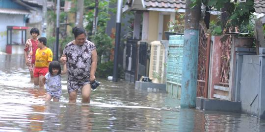 Banjir Ciledug Indah 1 meter, aktivitas warga lumpuh total