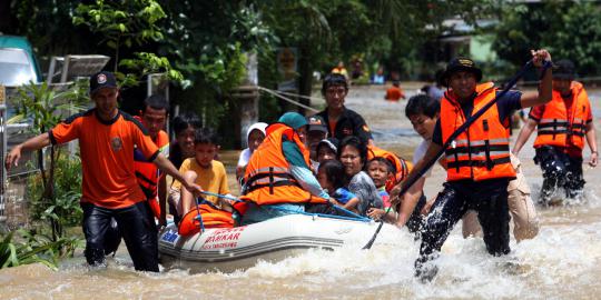 Banjir mulai surut, Jl Jatinegara Barat sudah bisa dilalui
