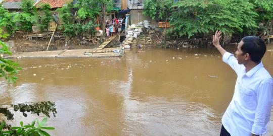 Ketika Jokowi curhat tak mudah bereskan banjir dalam setahun