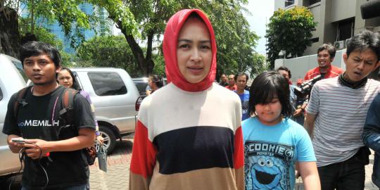 Jenguk suami di Rutan KPK, Airin Rachmi Diany ajak putrinya