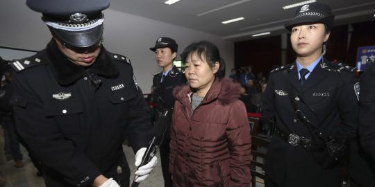 China hukum mati dokter penjual bayi