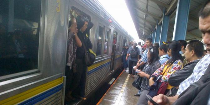 Kereta mogok di Citayam, jadwal KRL terganggu  merdeka.com