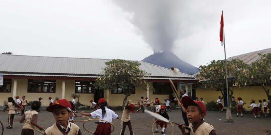 Semua ribut banjir Jakarta, apa kabar pengungsi Sinabung?