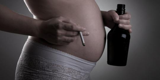 Merokok saat hamil bikin anak kecanduan nikotin saat dewasa