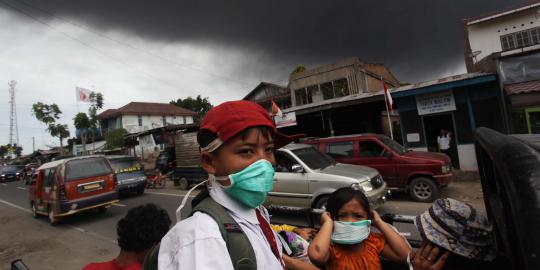 Golkar tuding pemerintah tak konkret tangani bencana Sinabung