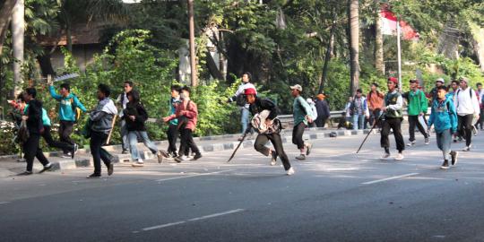 Pelajar tawuran di Tol Merak, lalin tersendat