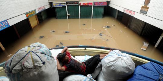 Tiap tahun rugi triliunan rupiah sebab Jakarta dikepung banjir