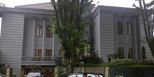 Ini rumah bak istana milik Sutan Bhatoegana yang digeledah KPK