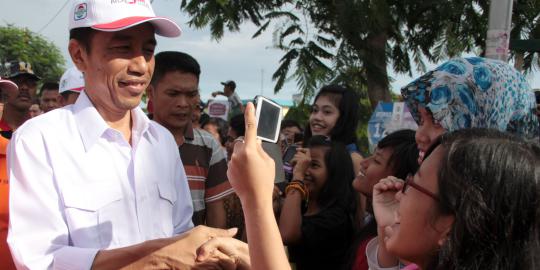 Sindir Ibu Ani, Jokowi: Istri saya tidak main Instagram
