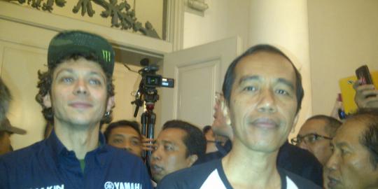 Rossi puji kecepatan Jokowi bersepeda