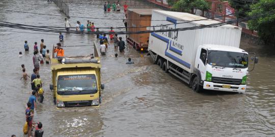 Banjir genangi Jalan Mangga Dua, arus transportasi lumpuh