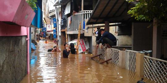 Ini kondisi banjir yang genangi Kampung Pulo & Jalan Jatinegara