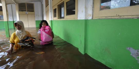 Banjir di Penjaringan, pasar, perumahan hingga SD terendam air