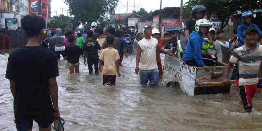 Banjir di Ciledug Indah, listrik mati dan pertokoan tutup