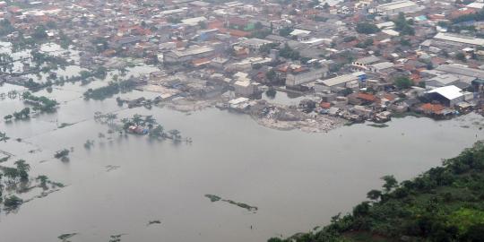 Pandangan udara Tangerang-Jakarta saat dilanda banjir